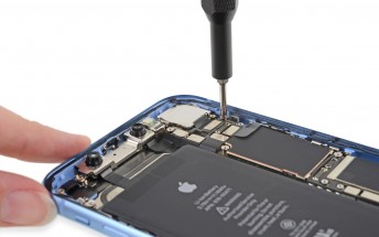 The iPhone XR gets the iFixit treatment
