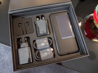 Mate 20 RS Porsche Design's box