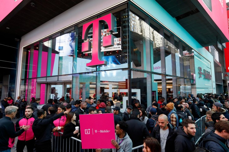 Lines for the OnePlus 6T were longer than the ones for the iPhones, says T-Mobile