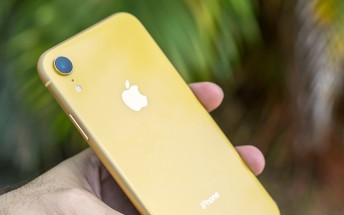 Analysts: Apple to lower iPhone XR production further