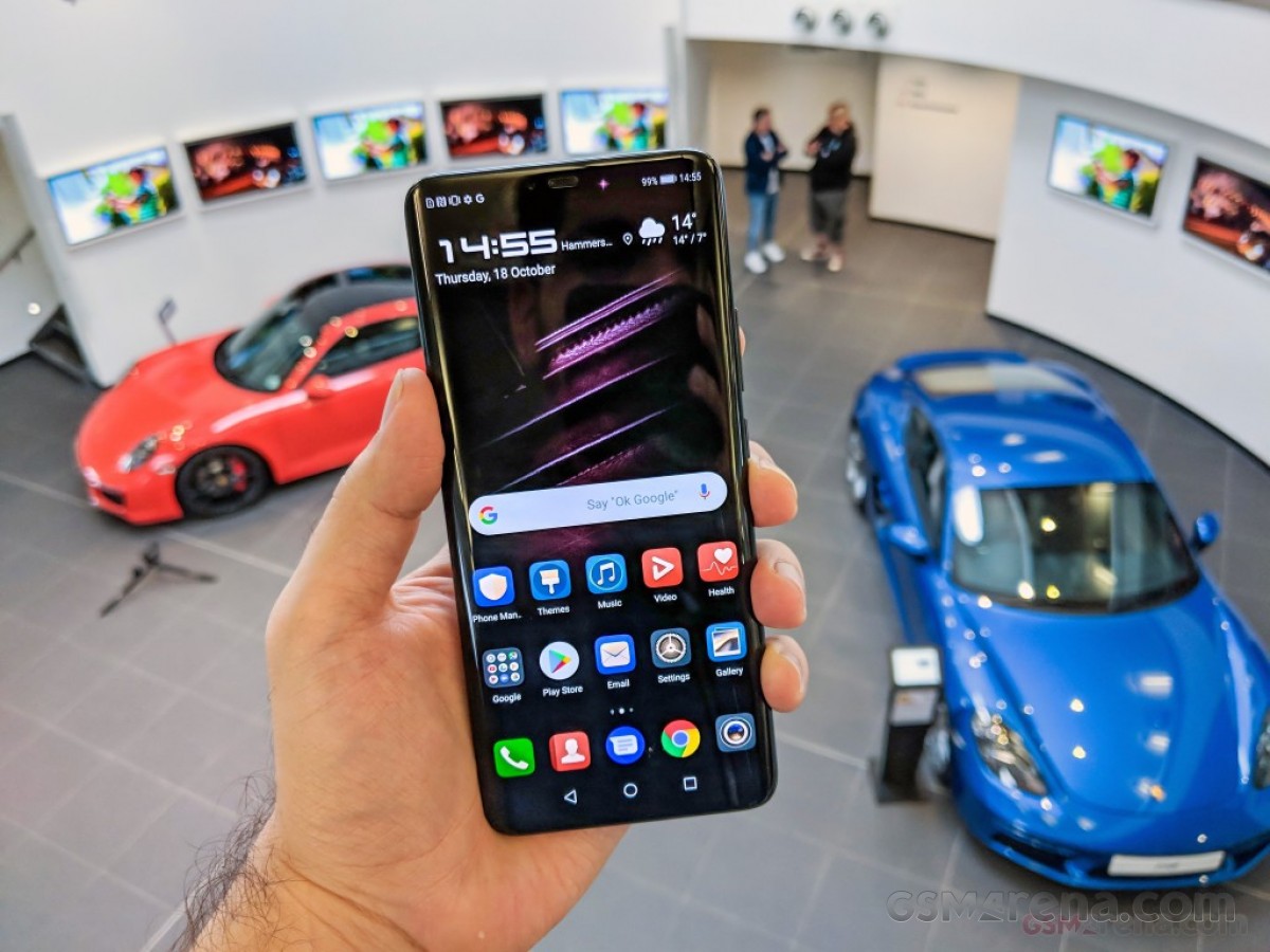 Huawei Mate 20 RS Porsche design with Porsche 911 in the background