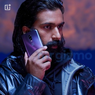 OnePlus 6T Thunder Purple looking dapper