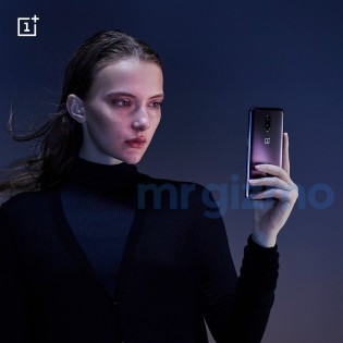 OnePlus 6T Thunder Purple looking dapper