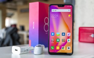 Xiaomi Mi 8 Lite and its retail package