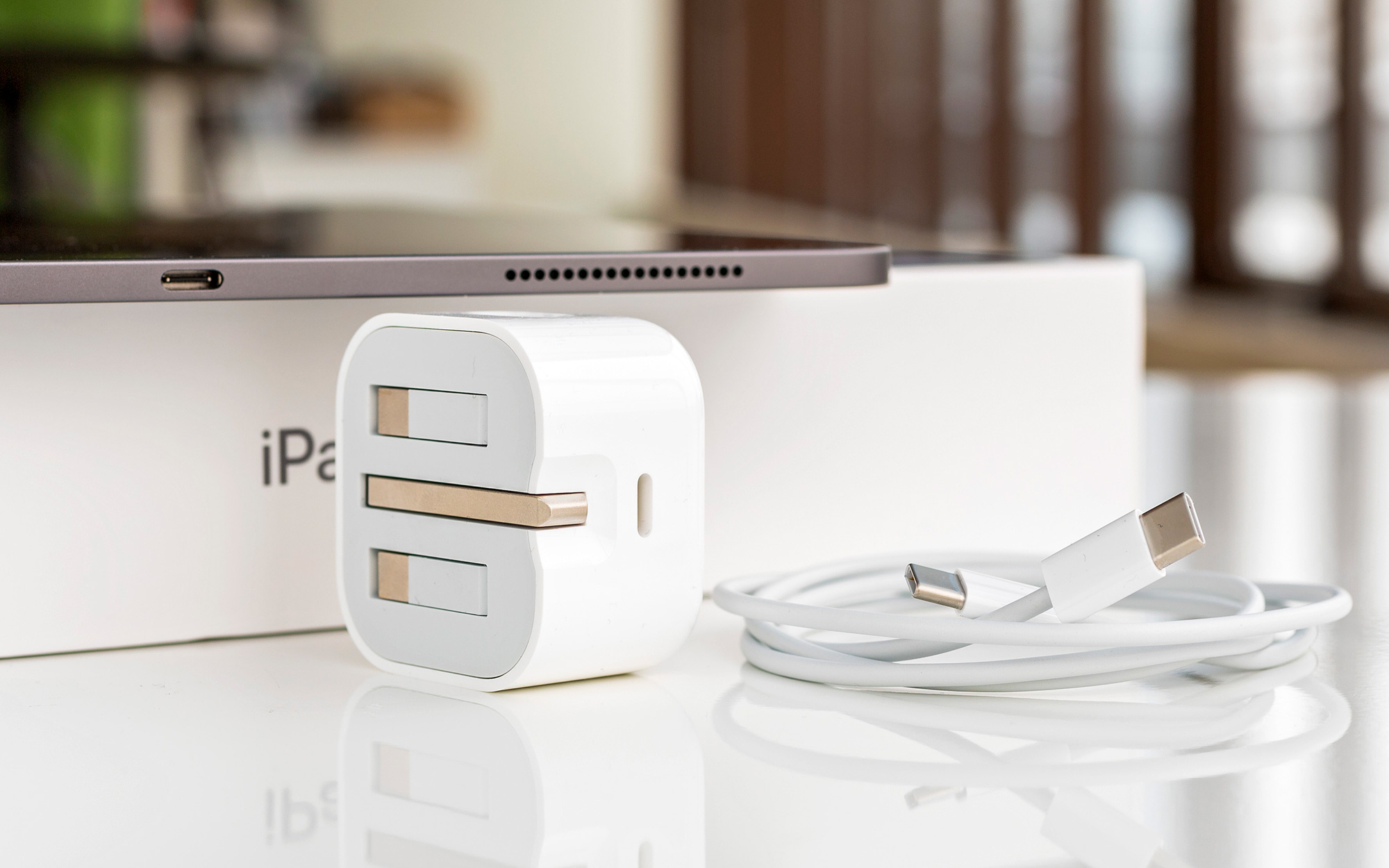 Зарядный адаптер usb c. Apple 18w USB-C Power Adapter. Apple 20w USB-C Charger. Зарядка для iphone USB-C 20w. Зарядка айфон 11 юсб.