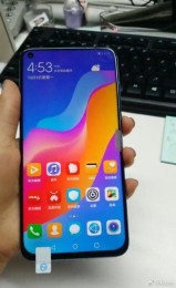 Huawei nova 4 photographed in the wild