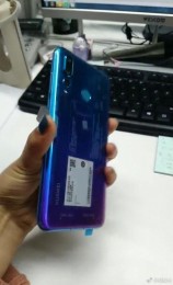 Huawei nova 4 photographed in the wild