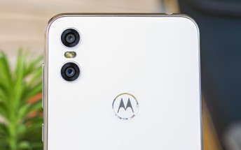 Moto Camera app update brings AR stickers, selfie portrait and spot color