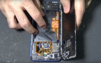 Honor View 20 disassembly video shows easy to replace battery, heatpipe