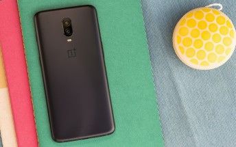 Overall smartphone market is in decline, but the premium segment goes up