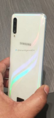 Samsung Galaxy A50 in Prism White