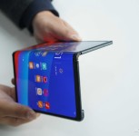 Oppo's original foldable design from 2019 left the screen outside