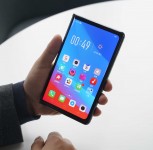 O design dobrável original da Oppo de 2019 deixava a tela de fora