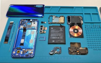Xiaomi Mi 9 taken apart, check out the 20W wireless charging coil and triple camera