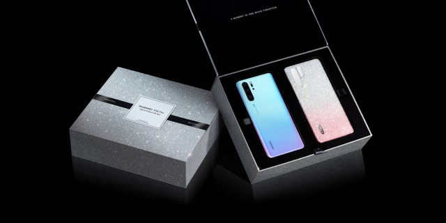 Huawei P30 Pro in the Special edition gift box with a Swarovski crystal-studded case