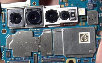 A Samsung Galaxy S10 5G teardown video appears