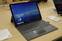 Hands-on photos from Notebook Italia