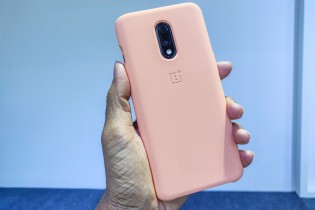 OnePlus 7 - Red color and Case