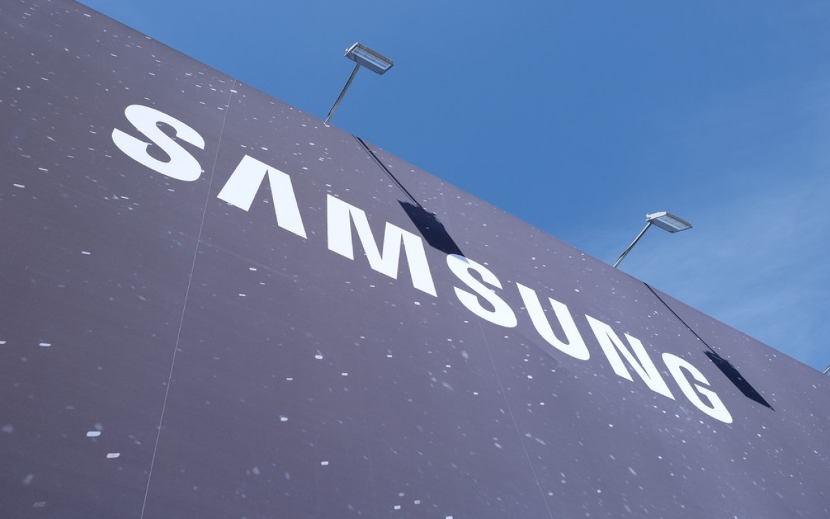 Samsung manufactured over 300 million units in 2021, Galaxy S21 lineup underperforms
