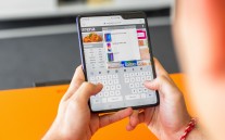 Samsung Galaxy Fold typing methods