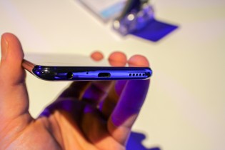 Honor 20 Lite from the sides
