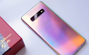 Galaxy S10+ Park Hang Seo Limited Edition comes in a stunning Prism Silver color