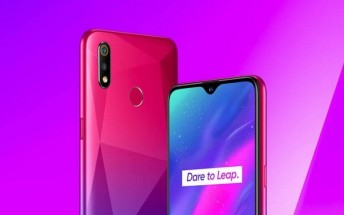 Realme 3 surfaces in Diamond Red color