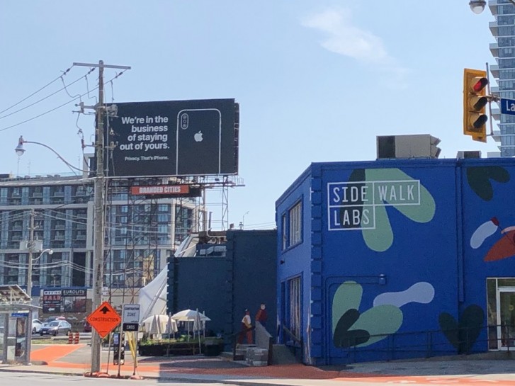 Apple mocks Google’s privacy issues with a new billboard