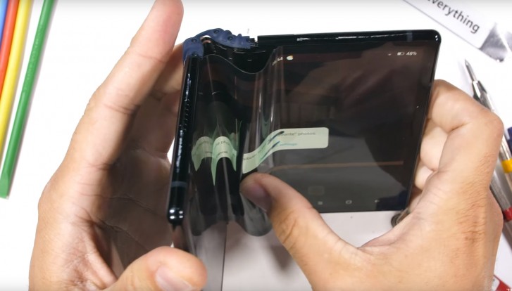 Watch the first foldable phone, the Royale FlexPai bend the wrong way
