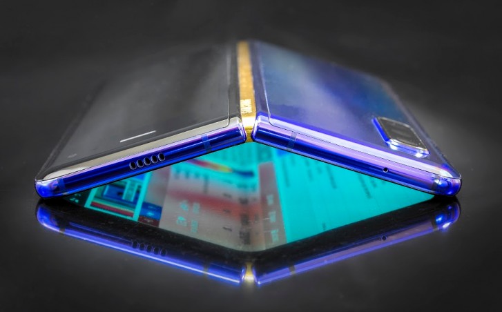 Samsung Galaxy Fold 2 to cost no more than $1,000, adopt a clamshell design