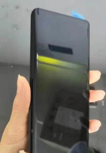 Leaked spy photos of Mate 30 Pro's alleged display