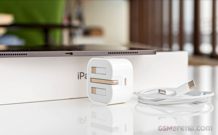 iPad Pro's (2018) USB-C Charger