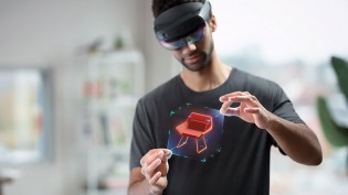 HoloLens 2 features a wider FoV, more processing power and better hand/eye tracking