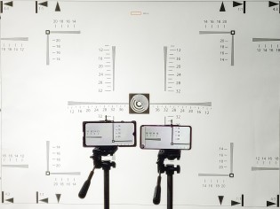 MTF Chart with Realme's 64MP camera smartphone on left and Redmi K20 Pro on right