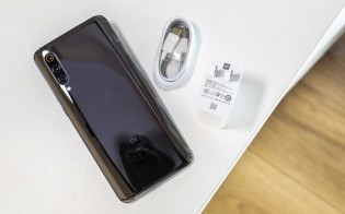Xiaomi Mi 9 and the 20W wireless charger
