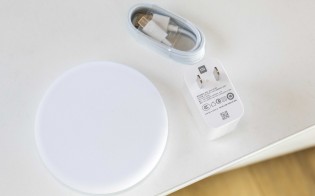 Xiaomi Mi 9 and the 20W wireless charger