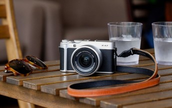 Fujifilm X-A7 is a $700 entry-level mirrorless camera for beginners