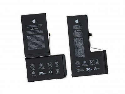 iPhone XS Max (left) and iPhone XS (right) batteries (<a href="https://www.ifixit.com/Teardown/iPhone+XS+and+XS+Max+Teardown/113021" target="_blank" rel="noopener noreferrer">image source</a>)