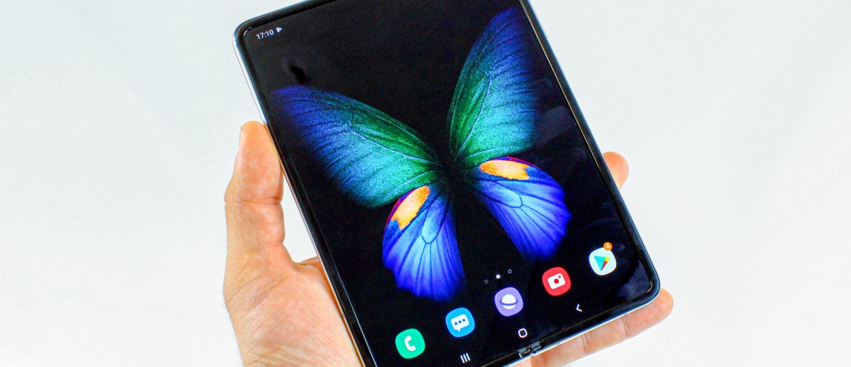 Samsung galaxy fold отзывы. Алиса покажи Samsung Galaxy. Samsung Galaxy the Fall.