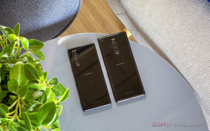 Xperia 5 (on the left) and Xperia 1 (on the right)