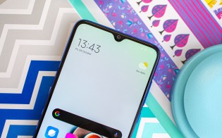 Xiaomi Mi 9 Lite's AMOLED screen