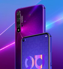 Huawei nova 5T in Crush Blue, Dark Black and Midsummer Purple