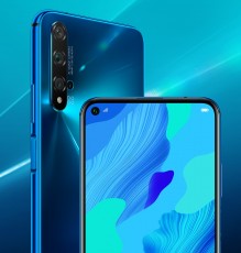 Huawei nova 5T in Crush Blue, Dark Black and Midsummer Purple