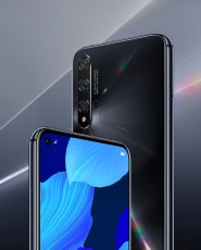 Huawei nova 5T in Crush Blue, Dark Black and Midsummer Purple