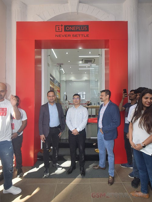 OnePlus opens a new experience store in India