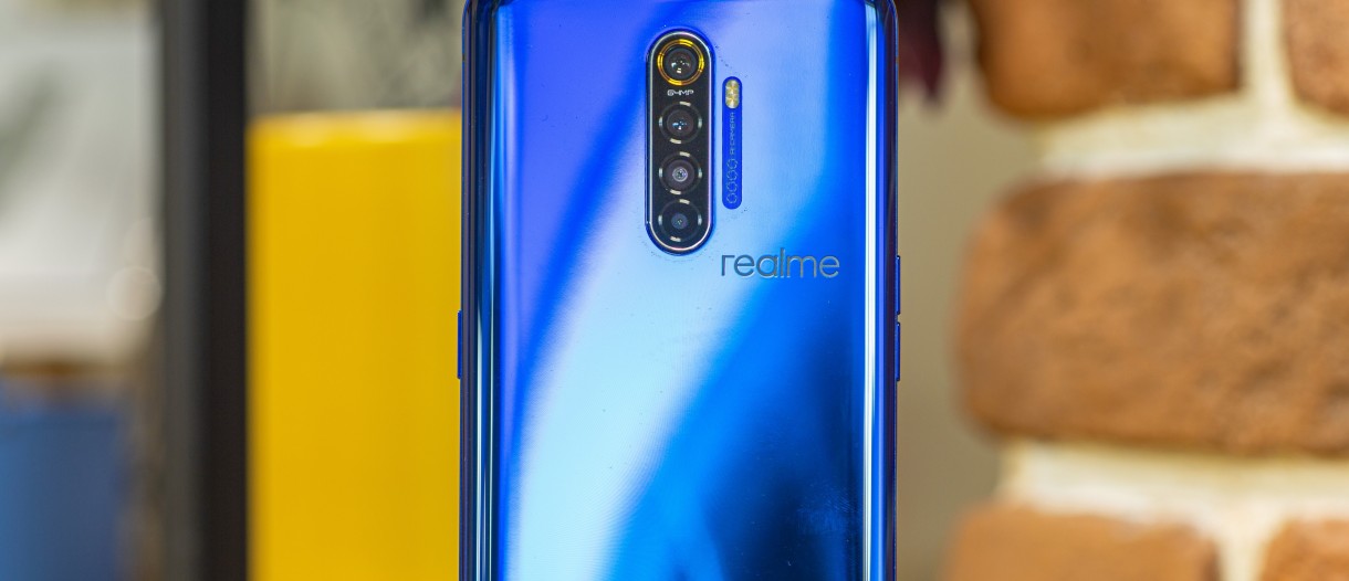 realme middle camera phone