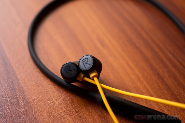 Realme Buds Wireless vs Mi Neckband Bluetooth Earphones