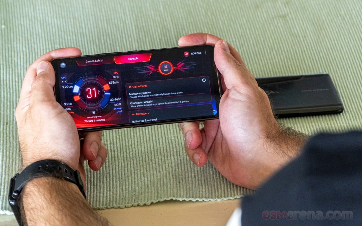 ROG Phone II software update adds horizontal and vertical swipe mapping to AirTriggers