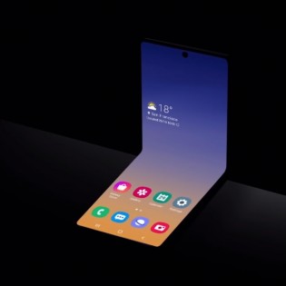 Concept of Samsung's foldable smartphone with clamshell design