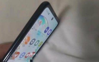 Samsung Galaxy Fold 2 appears in a live photo, the Galaxy S11 could be called S20